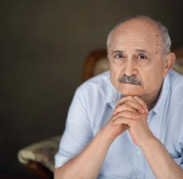 
Состояние народного артиста Александра Шаровского остается стабильно тяжелым