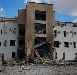 Россия разбомбила телеканал и бьет по пассажирским поездам