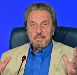 Отец Маска назвал достойного Нобелевской премии политика