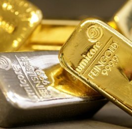 На товарных рынках золото и серебро подешевели