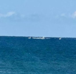 Частный самолет сел в море у берегов Турции