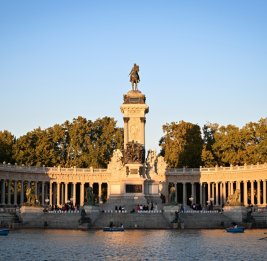 Мадрид &mdash; три места, три разные истории, один город