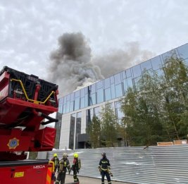 В Астане горит строящийся жилой дом