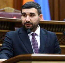 
Алексанян: Армения не получала от РФ сигнала о намерении вывести 102-ю военную базу