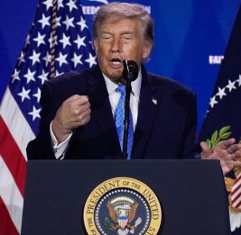 Трамп пригрозил Евросоюзу новыми пошлинами из-за сближения с Канадой