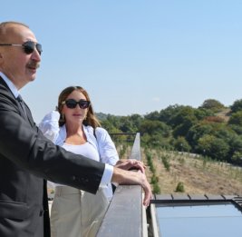 В аккаунтах Президента Ильхама Алиева в социальных медиа размещен видеоролик о его поездке в Шамахинский район