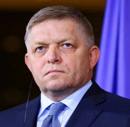 
Фицо отменил поездку в Украину из-за болезни