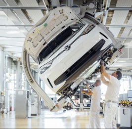 
Немецкий автопром протестует против сокращений и закрытия заводов