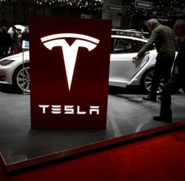 
Компания Tesla предстанет перед судом по обвинению в дискриминации чернокожих сотрудников