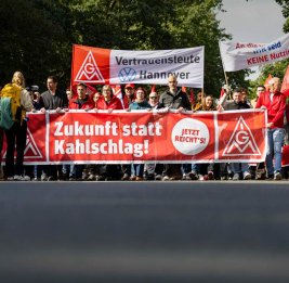 Работники автопрома Германии взбунтовались против массовых увольнений