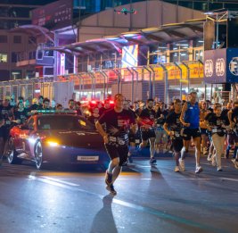 
В Баку впервые состоялся массовый забег на треке Формулы-1