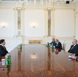 
Президент Ильхам Алиев принял руководящих лиц китайских и итальянской компаний
