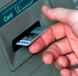 В Азербайджане ограничат число банковских карт на одного клиента