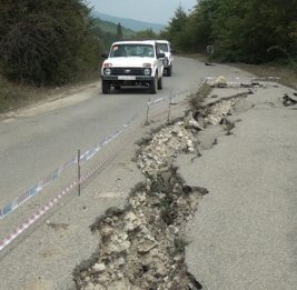 Оползень в Губе затруднил движение на дороге Рустов-Ханегах