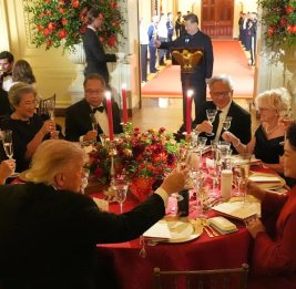 Кто оказался за одним столом с Трампом и Си Цзиньпином