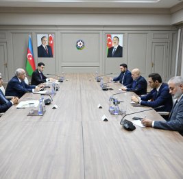 Премьер-министр Али Асадов встретился с министром экономики и промышленности Сирии