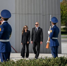 Президент Ильхам Алиев по случаю Дня памяти посетил Парк Победы в Баку