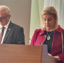 Эми Карлон провела встречу с представителями ведущих СМИ