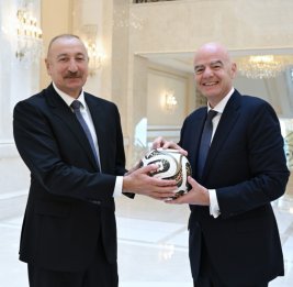 
Президент Ильхам Алиев принял президента ФИФА