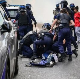 Протест начался со школ: во Франции против политики Макрона бастуют старшеклассники