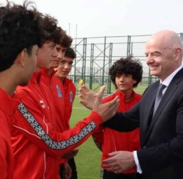 Инфантино встретился в Баку со сборной Азербайджана U-15