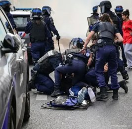 
Во Франции десятки студентов получили ранения во время протестов