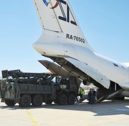 ВКремле заявили, что РФ может переместить C-400 водну издружественных стран
