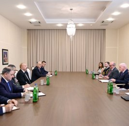 
Президент Ильхам Алиев принял государственного министра по вопросам обороны Соединенного Королевства