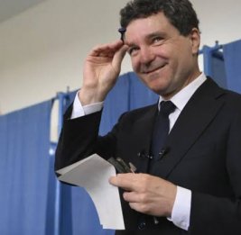 Президент Румынии выступил против проведения досрочных выборов