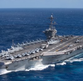 США перебрасывают на Ближний Восток авианосец и морпехов