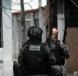 Тревога у Верховного суда Бразилии: подозрительный рюкзак проверяют саперы