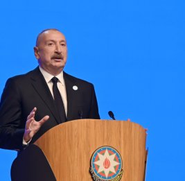 
Президент: Мы должны выстраивать нашу внешнюю политику так, чтобы никто не вмешивался в наши дела
