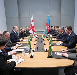 
Министры обороны Азербайджана и Грузии обсудили в Шуше вопросы, представляющие взаимный интерес