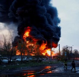 
В Киеве поврежден автожелезнодорожный мост через Днепр