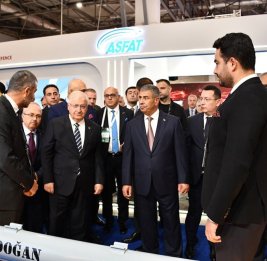 Министры обороны Азербайджан и Турция на ADEX-2026