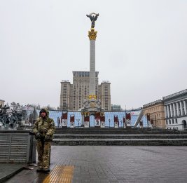 The Guardian: Запад готовит эвакуацию посольств из Киева