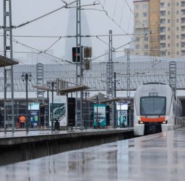 
АЖД обратились к пассажирам в связи с дождливой и ветреной погодой