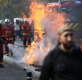 
Хаос во Франции: сотни закрытых школ, десятки разгромленных
