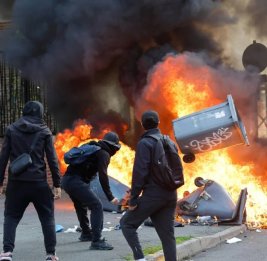 Во Франции школьник лишился руки после взрыва светошумовой гранаты на протесте
