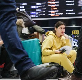 
В московских аэропортах задержали и отменили более 200 рейсов