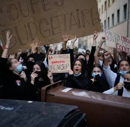 Во Франции протесты школьников парализуют тысячи школ: свыше 6 тысяч задержанных
