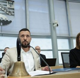 Экстремист возглавил земельный парламент Германии
