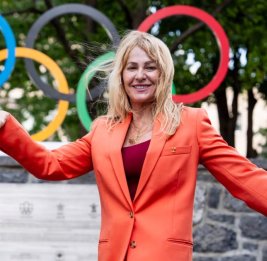 Надя Комэнеч обратилась к участникам чемпионата мира в Баку
