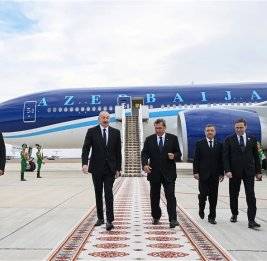 На страницах Президента Ильхама Алиева в соцсетях опубликованы кадры рабочего визита главы государства в Туркменистан
