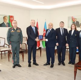 Экс-начальнику Генштаба Турции вручили азербайджанскую медаль за военное сотрудничество
