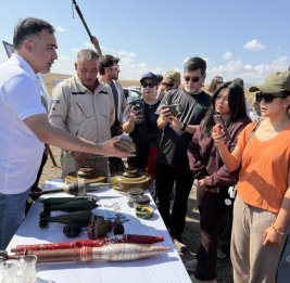 Международные путешественники посмотрели процесс разминирования в Джебраиле