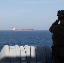 Ормузский пролив: танкеры под ударами, экспорт продолжается