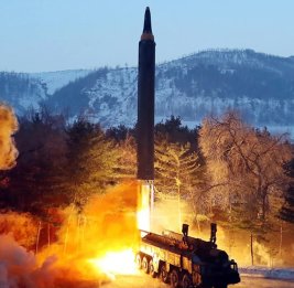 КНДР запустила две баллистические ракеты в сторону Японского моря
