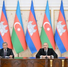 
Президент: Будучи страной, расположенной между Азией и Европой, Азербайджан вносит свой вклад в развитие транспортной связности