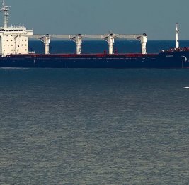 В Черном море атакованы два торговых судна, среди спасенных моряков &mdash; восемь азербайджанцев